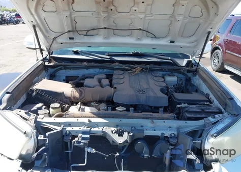 2013 Toyota 4Runner Sr5 z USA, uszkodzony, nr VIN JTEBU5JR0D5145180